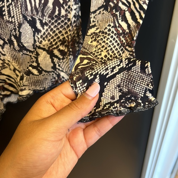 Aritzia Wilfred Only Turtleneck Top Animal Print - Picture 4 of 6